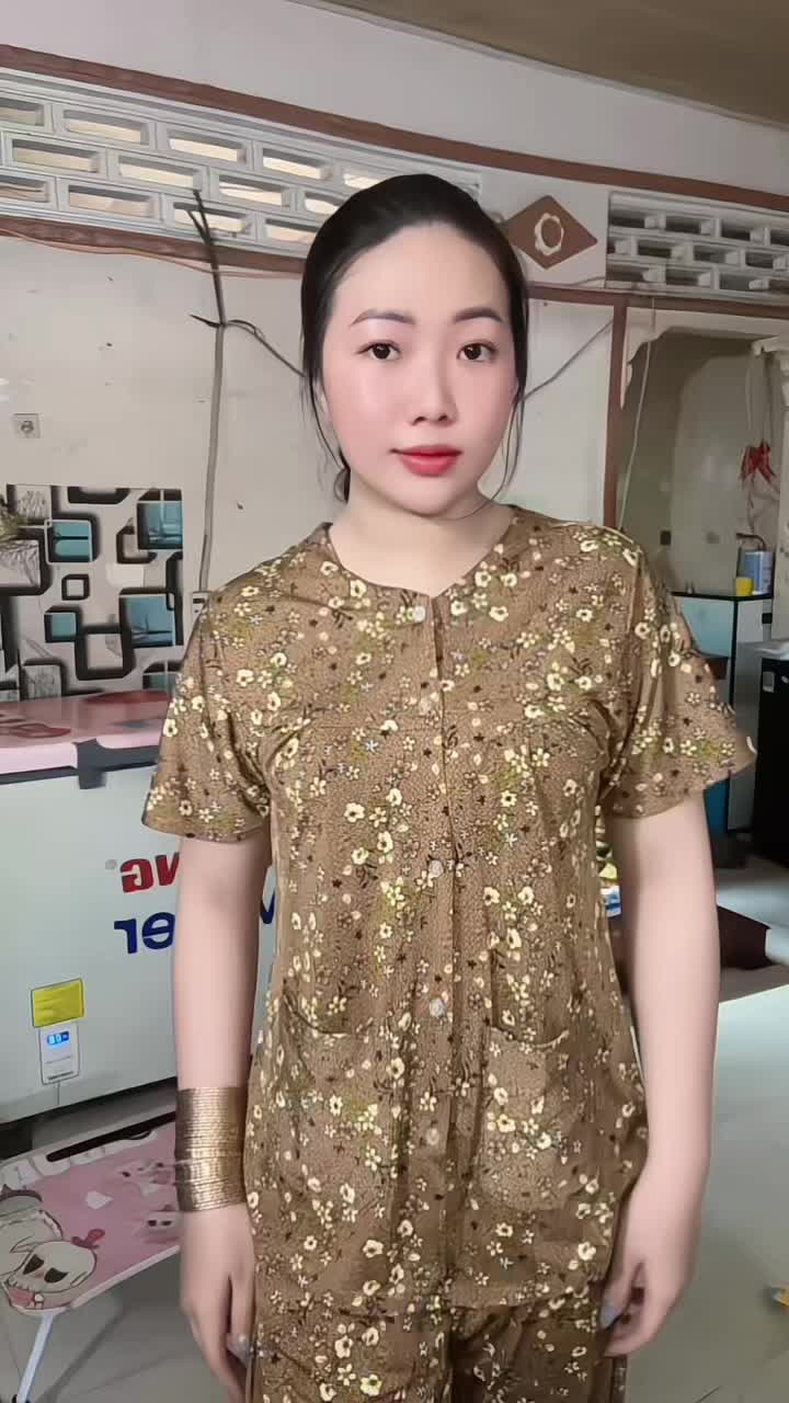 @Bé bán cơm gà 🍗