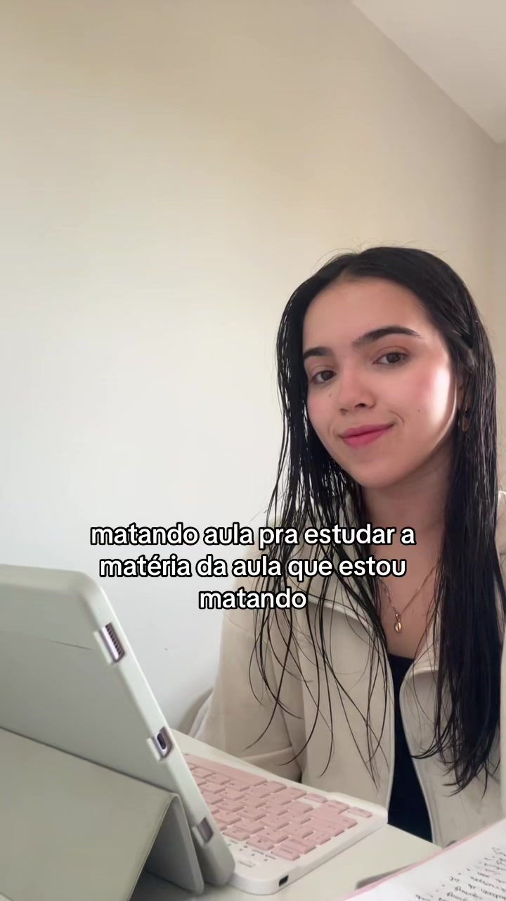 @LittleAna | Estudante de Psico