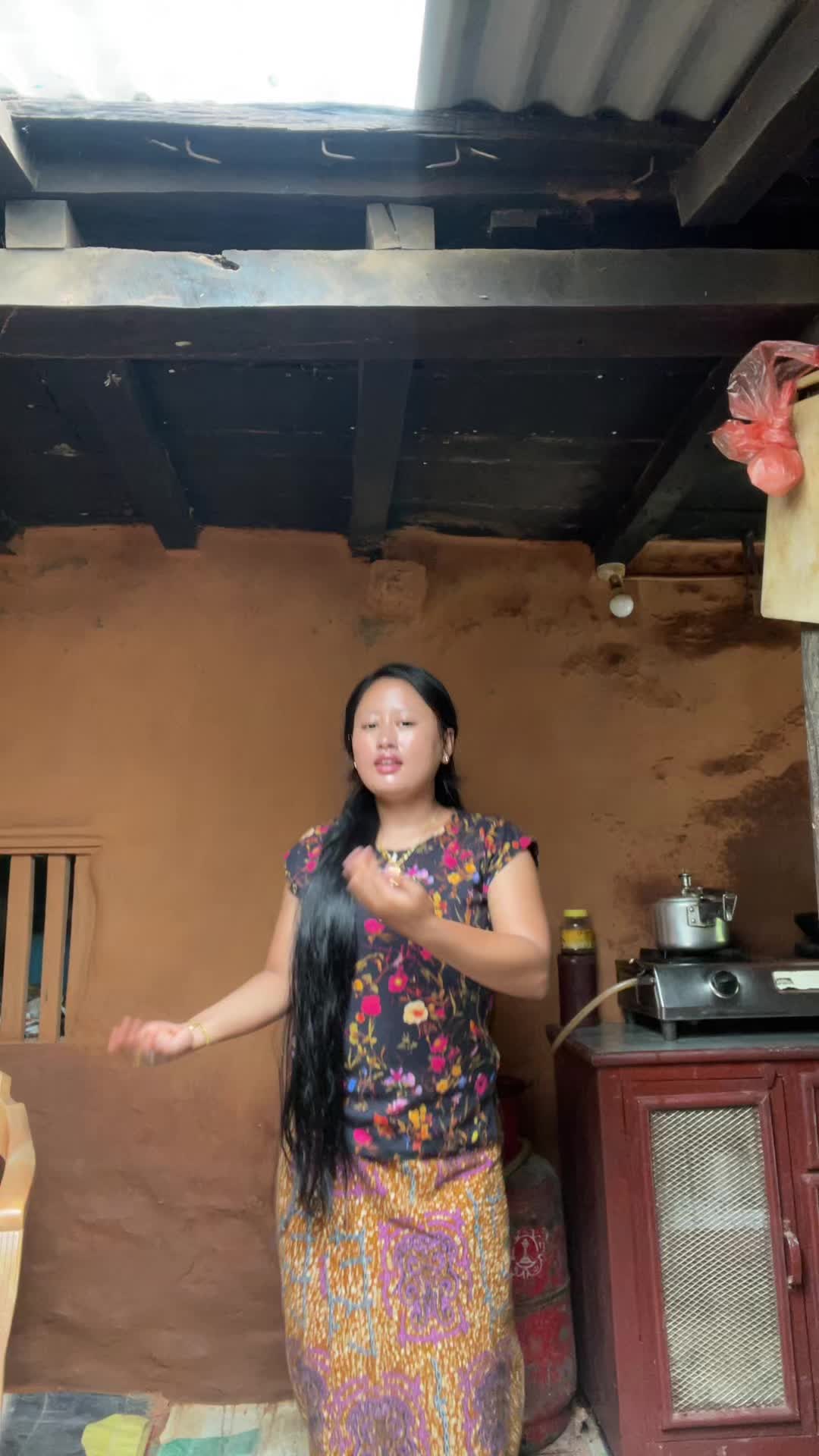@अस्मि गुरूङ्