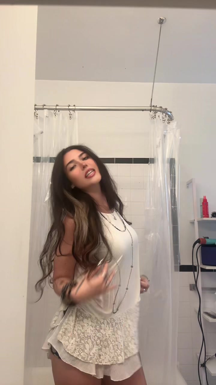 @bella