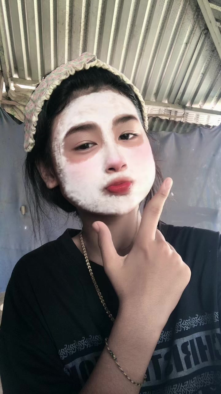 @Bé lùn cute