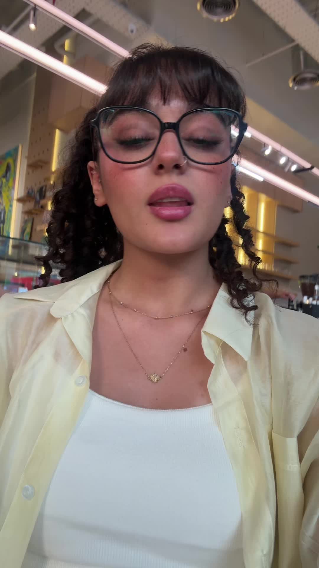 @iihelliyaa