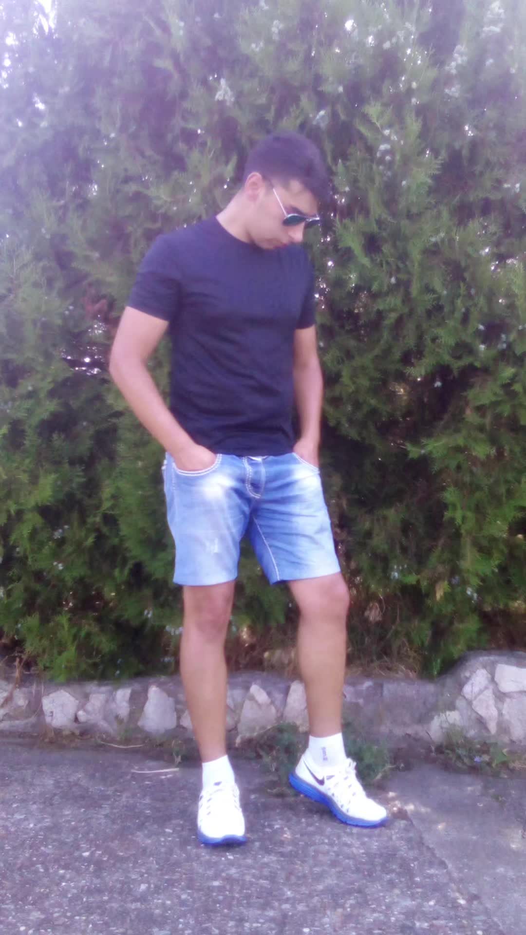 @F😀L😃o😄r😁i😆n😅🤣