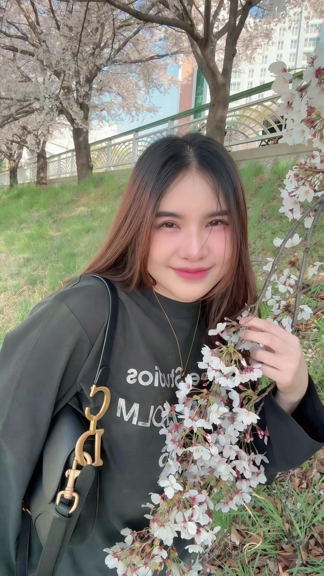 @moonlitlonging0