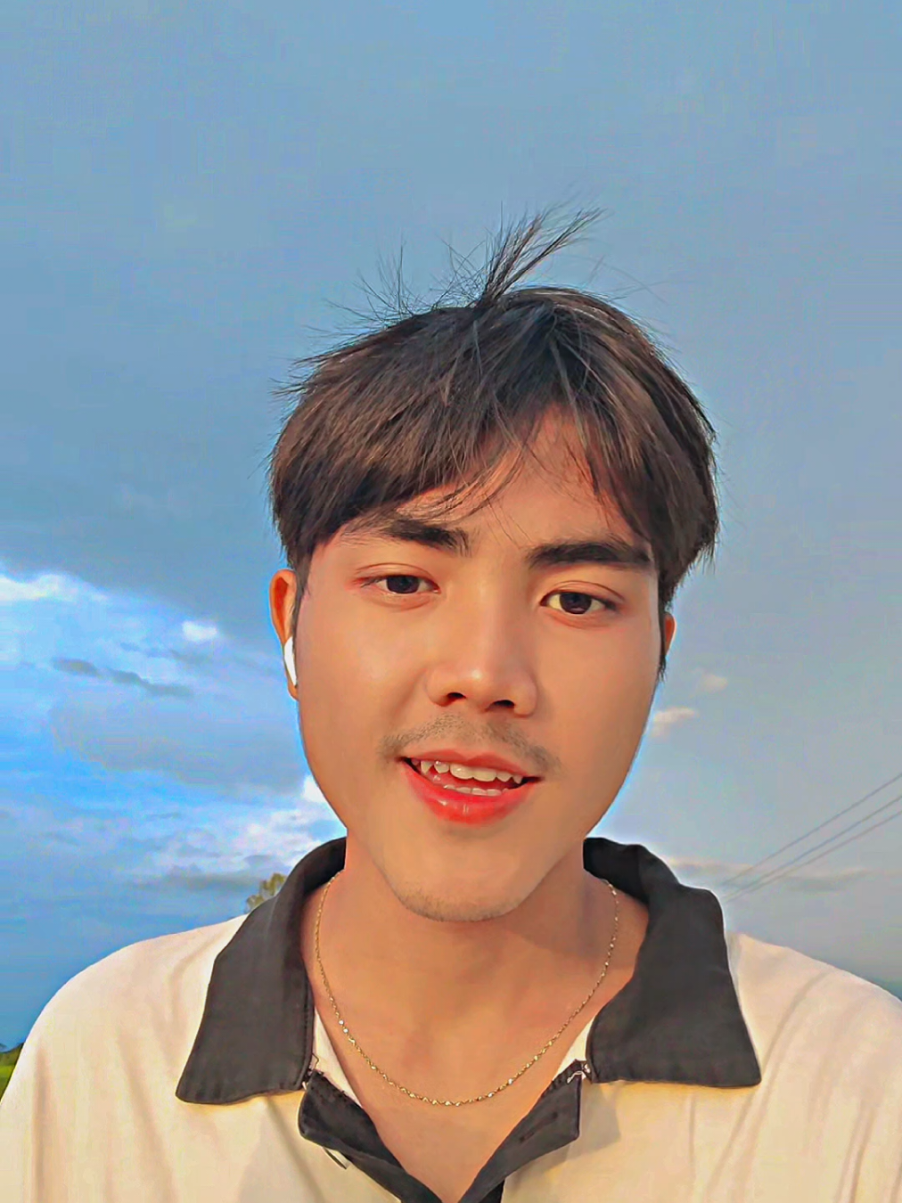 @"ခင်မို့မို့အေး"