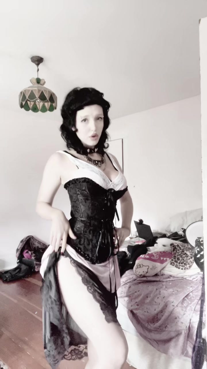 @Gothicloverdoll
