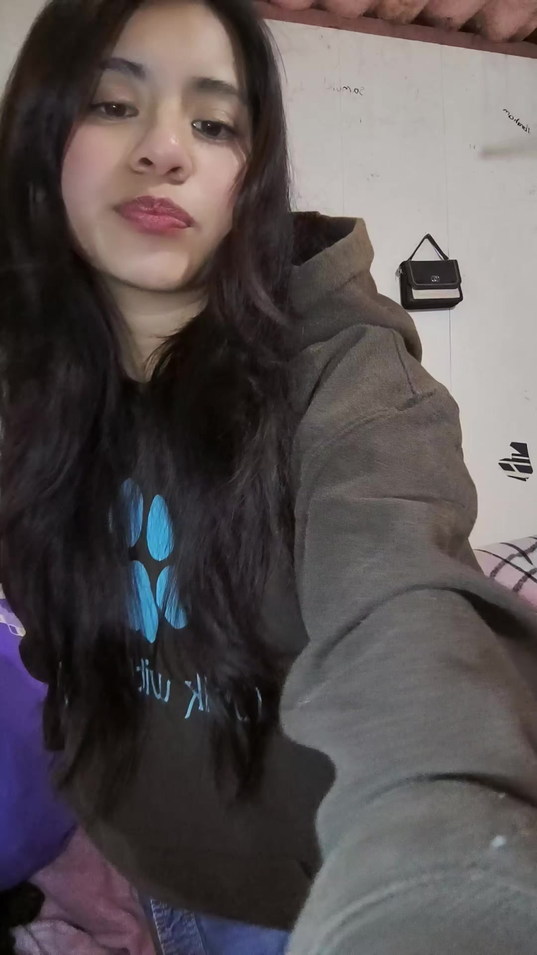 @...