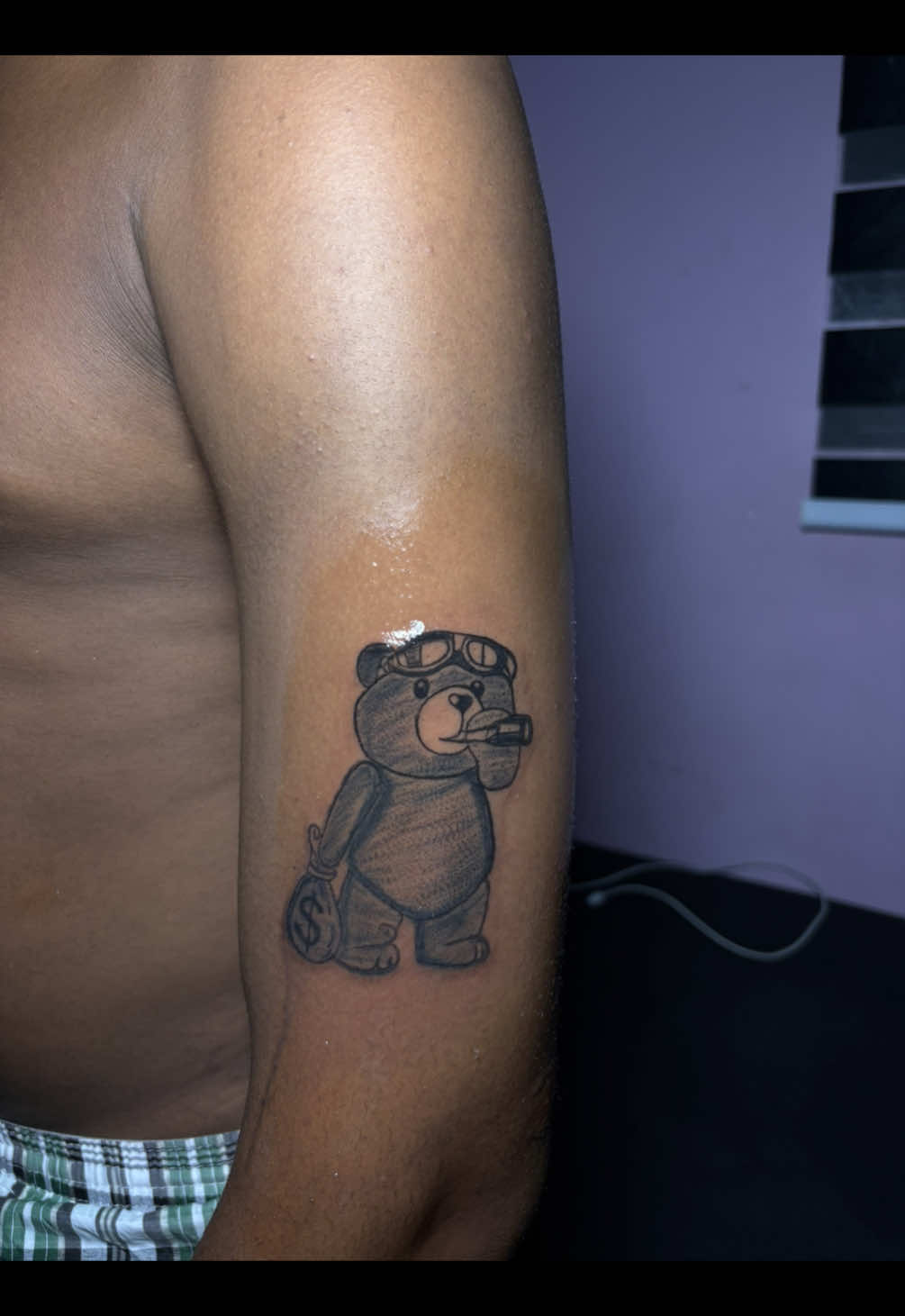 @Preshwaltz (nail/tattoo artist