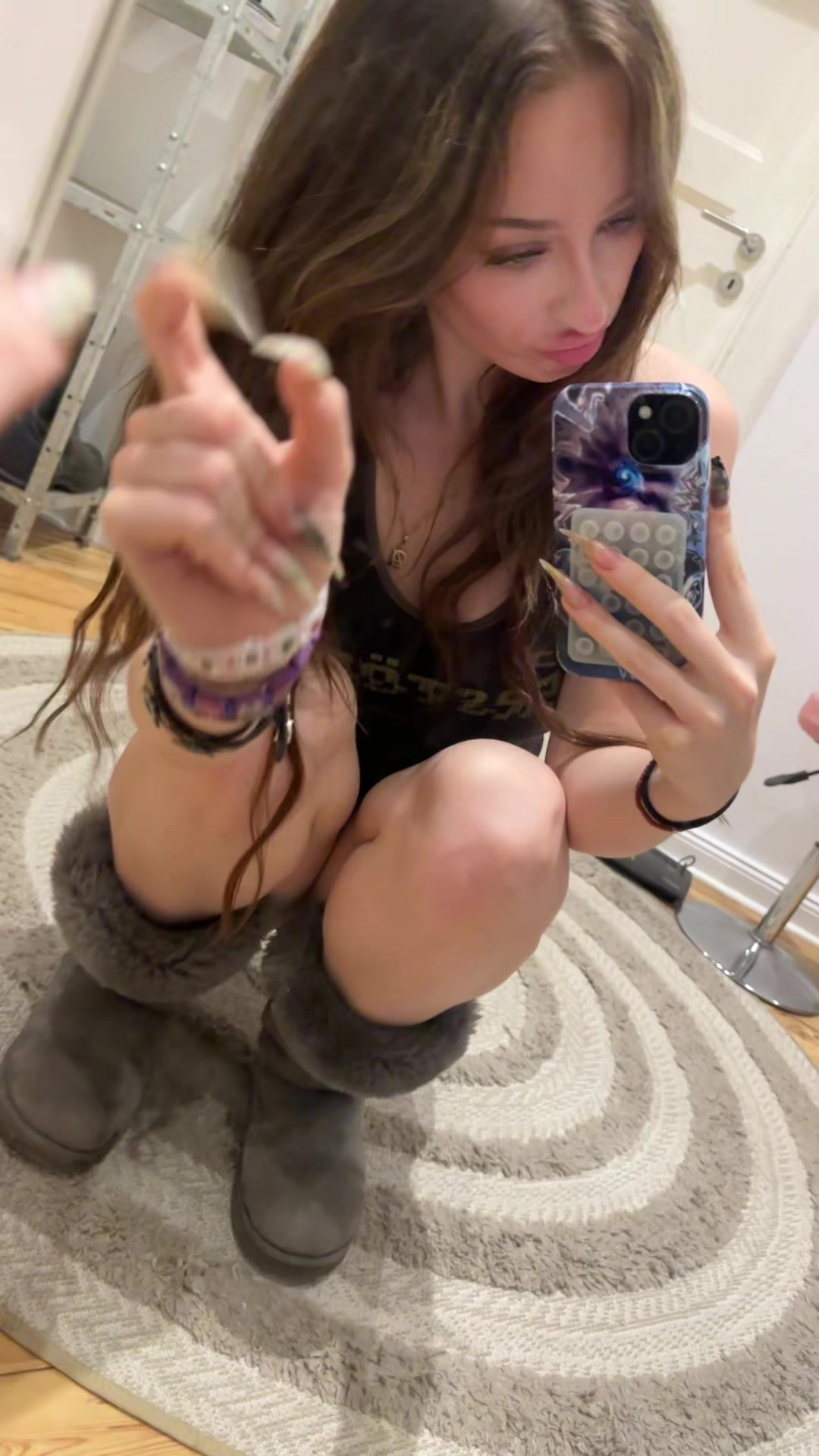 @hellcazlookneon