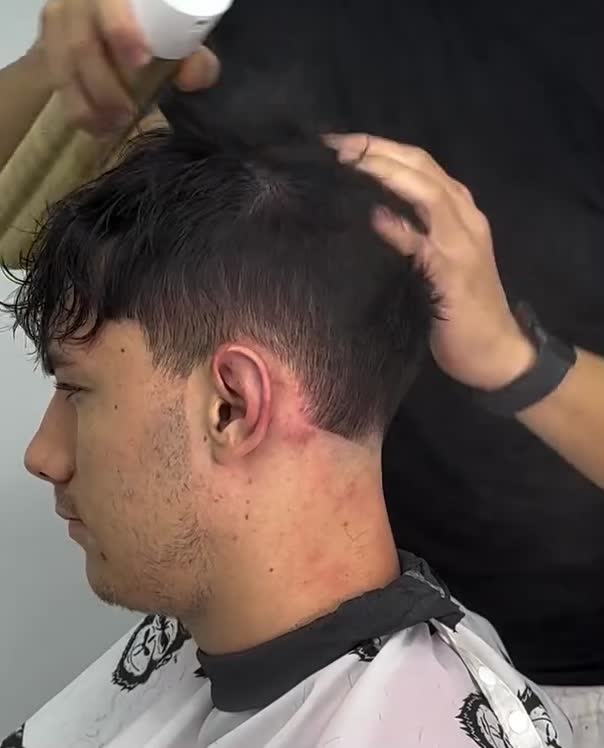 @إبراهيم الحلاق✂️