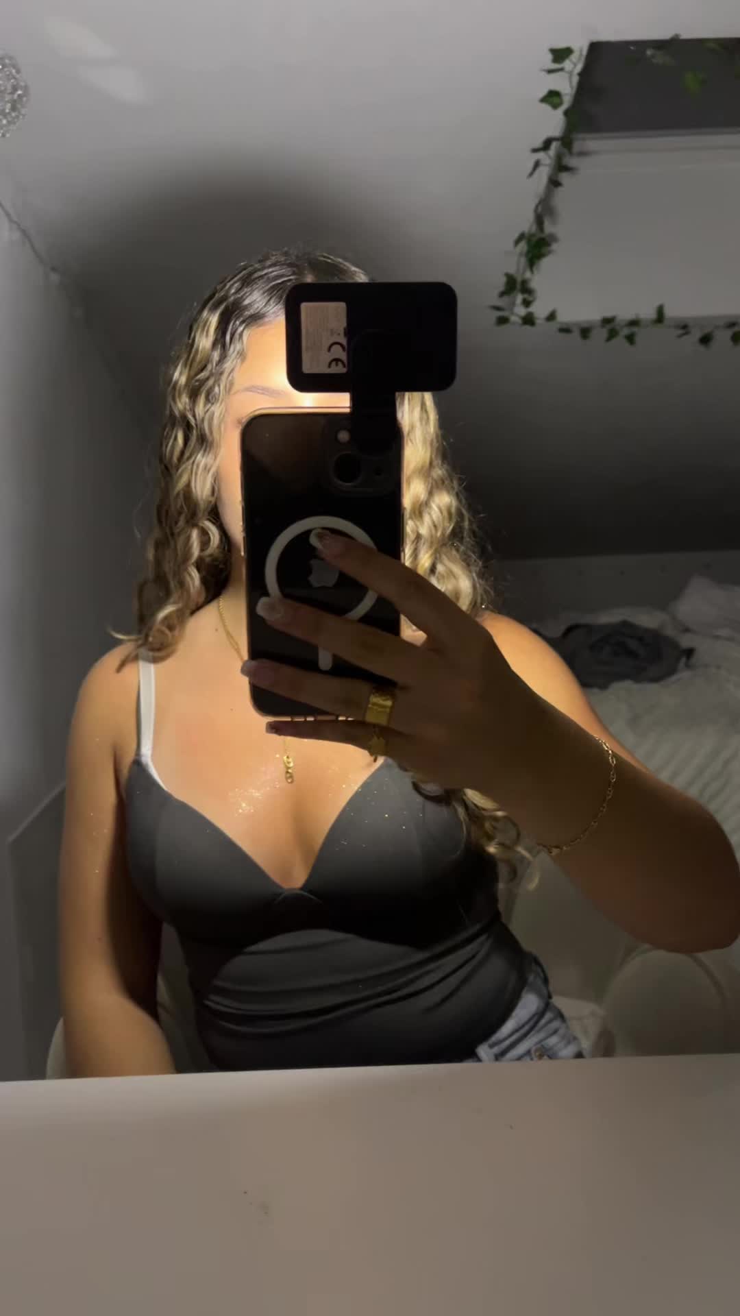 @𝐑𝐨𝐱𝐚𝐧𝐞&rsquo;🧞&zwj;♀️