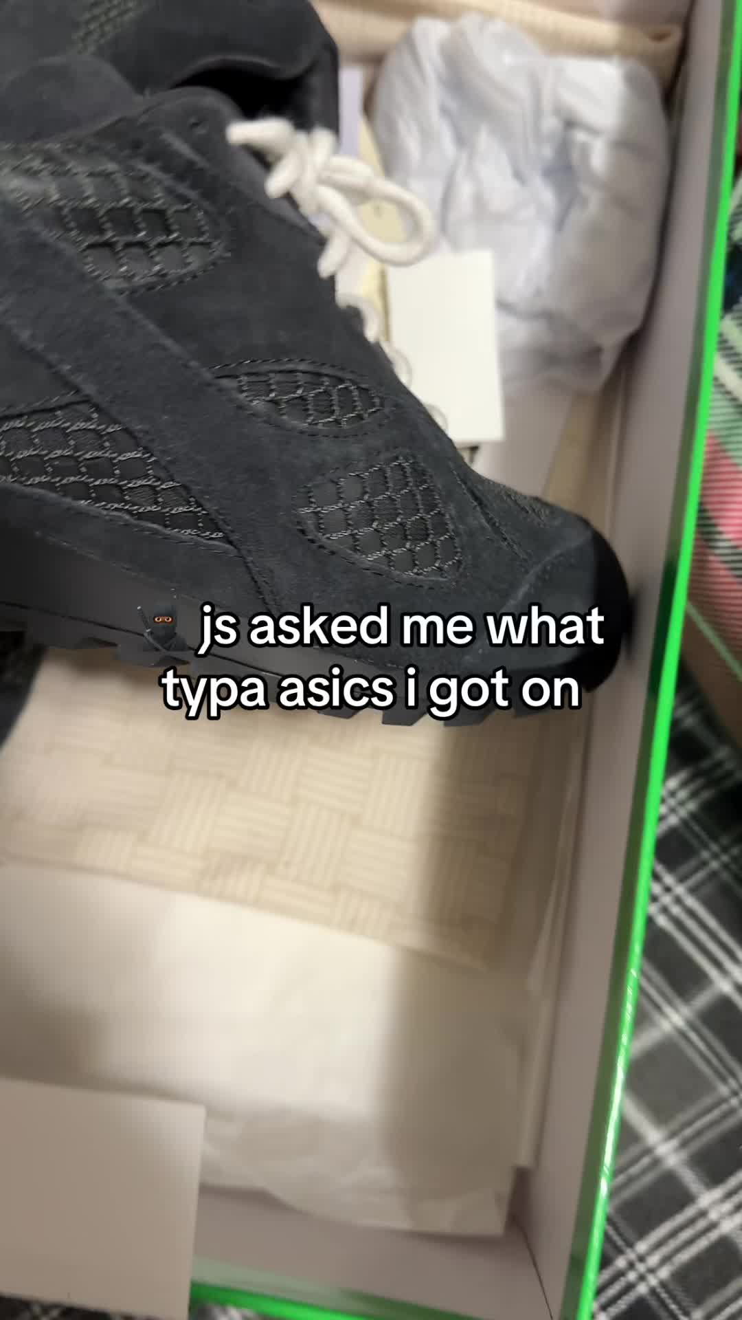 @⃟