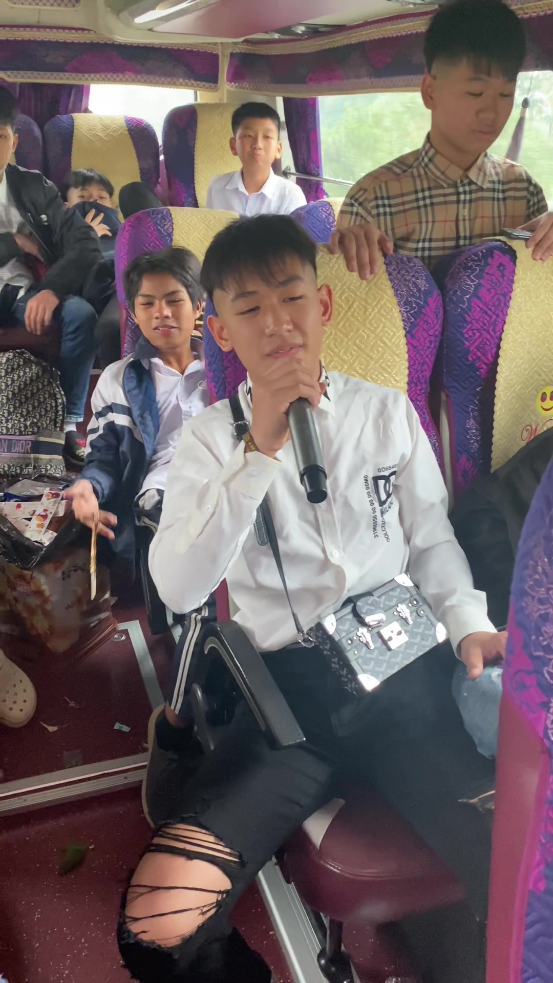 @hướng dẫn viên hay đi lạc
