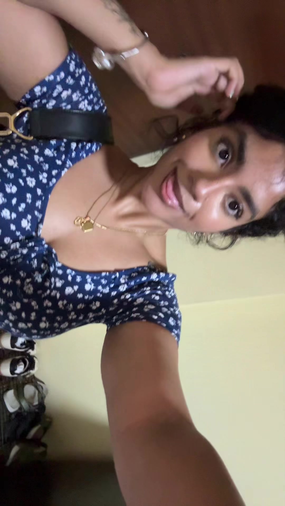 @anazz