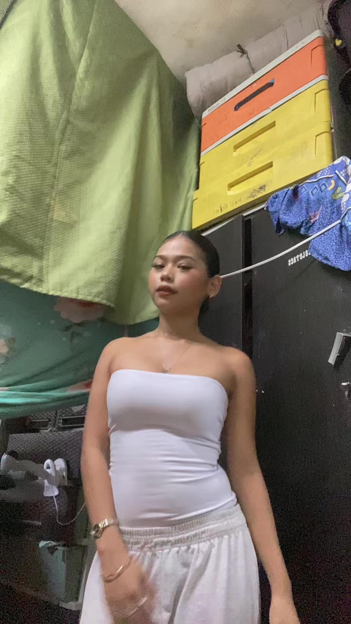@krizxhella