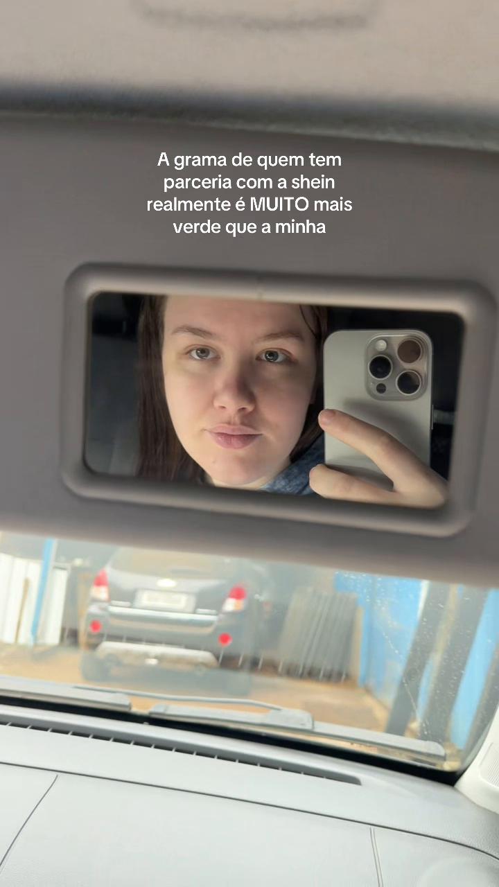 @D&Eacute;BORA🐝