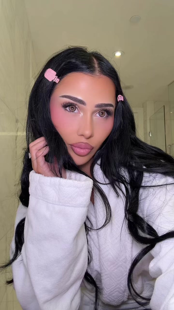 @DANIELA