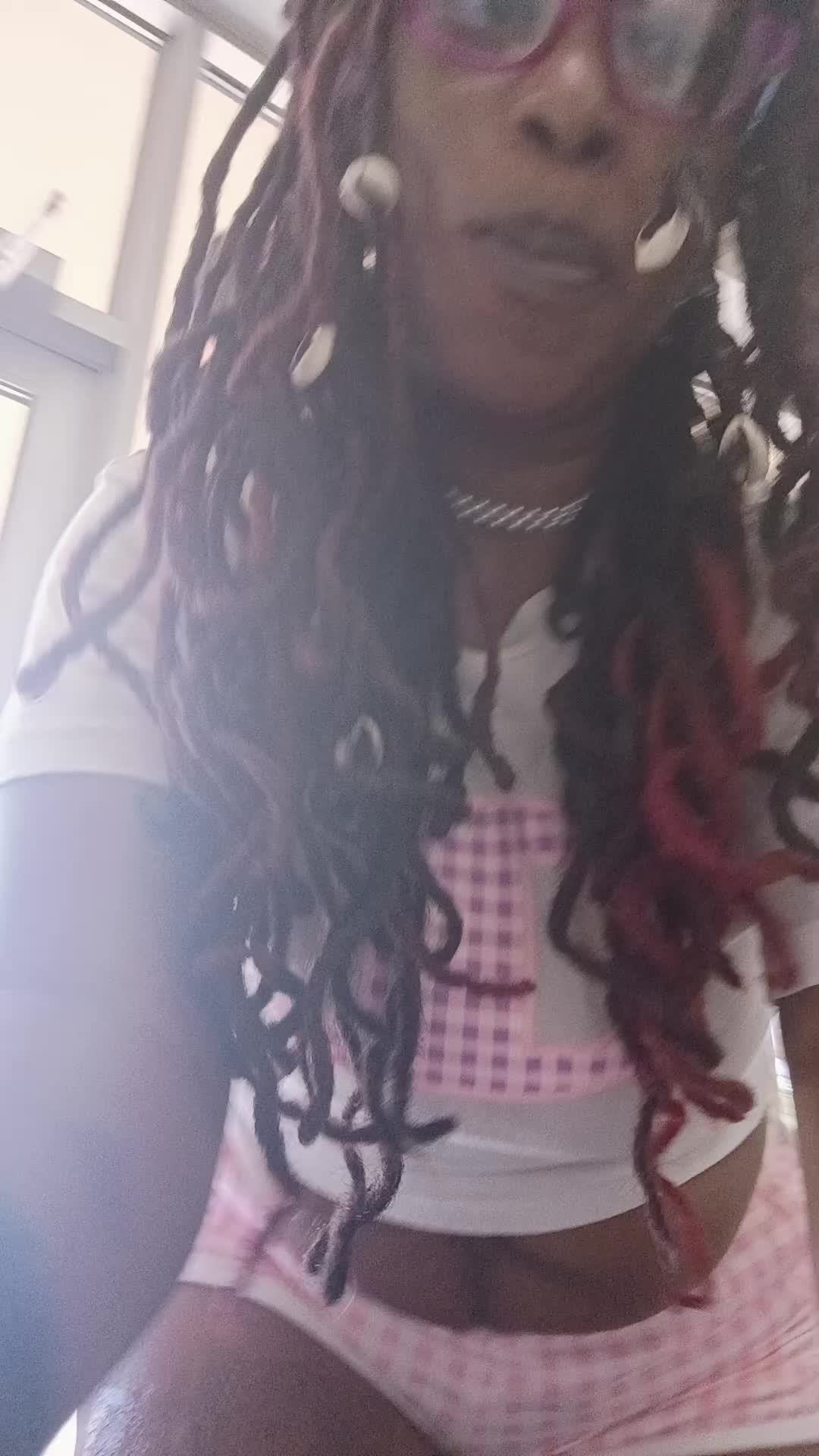 @fine azz LIBRA
