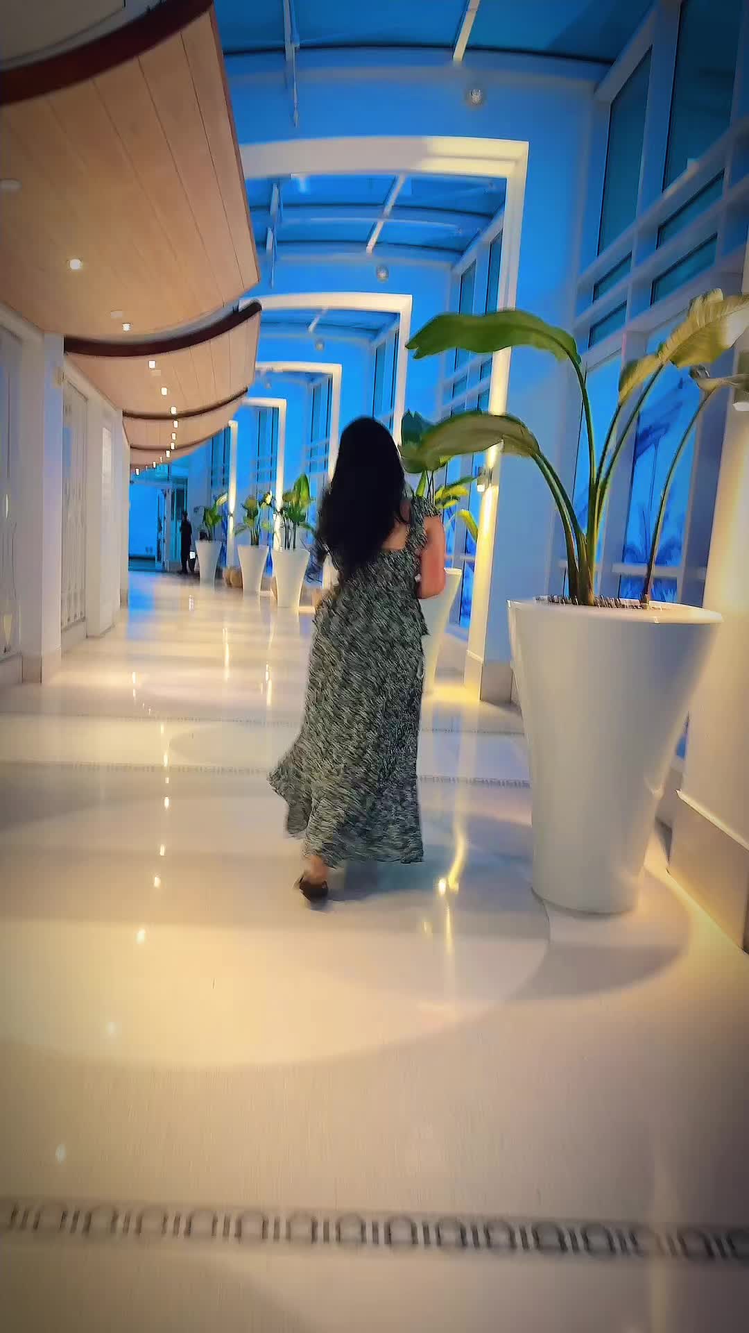 @Dona_