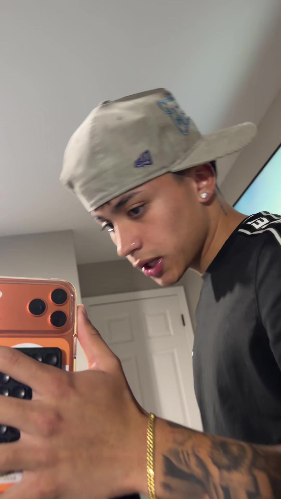 @𝐬𝐚𝐧𝐜𝐡𝐞𝐳