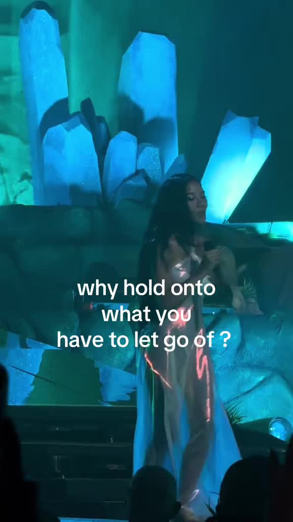 @⃟