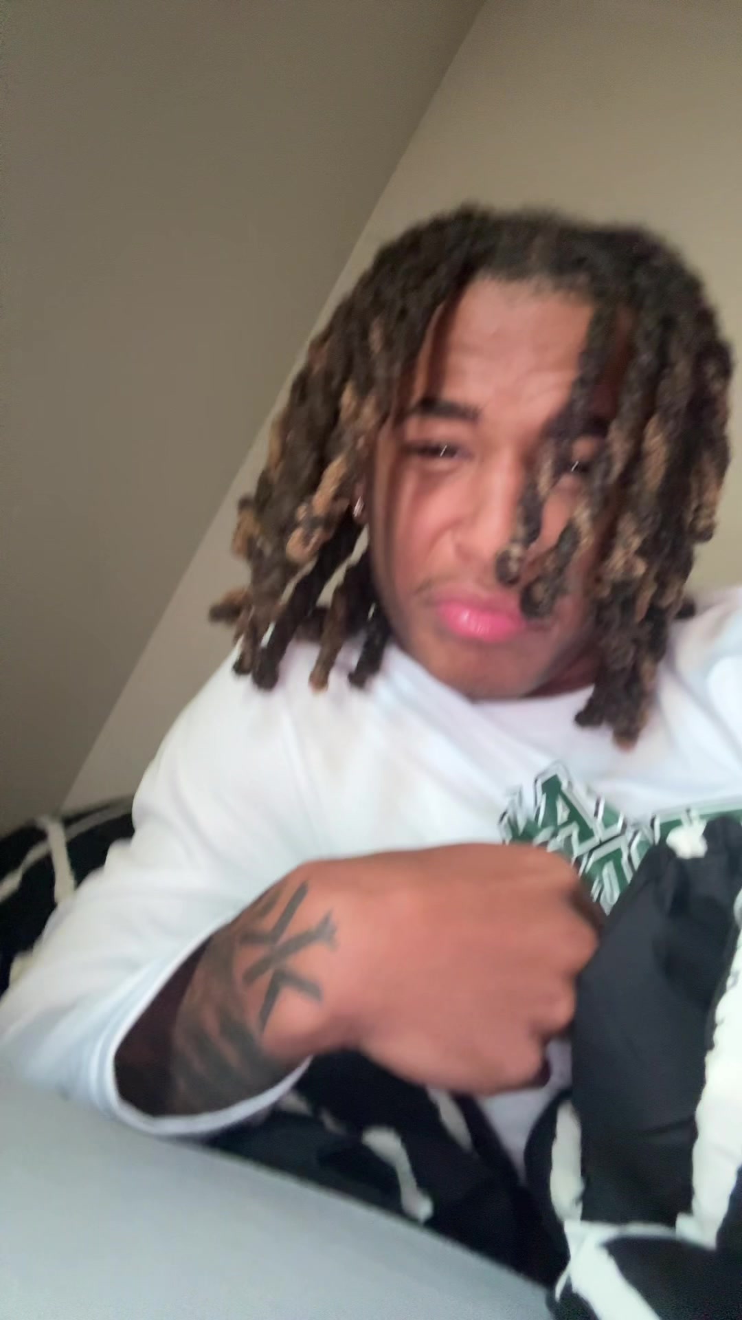 @⃟