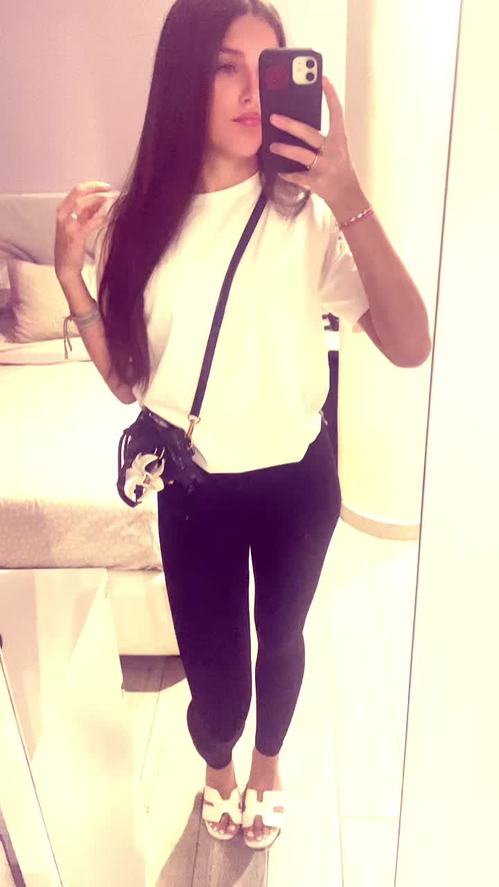 @👧🏽🎀