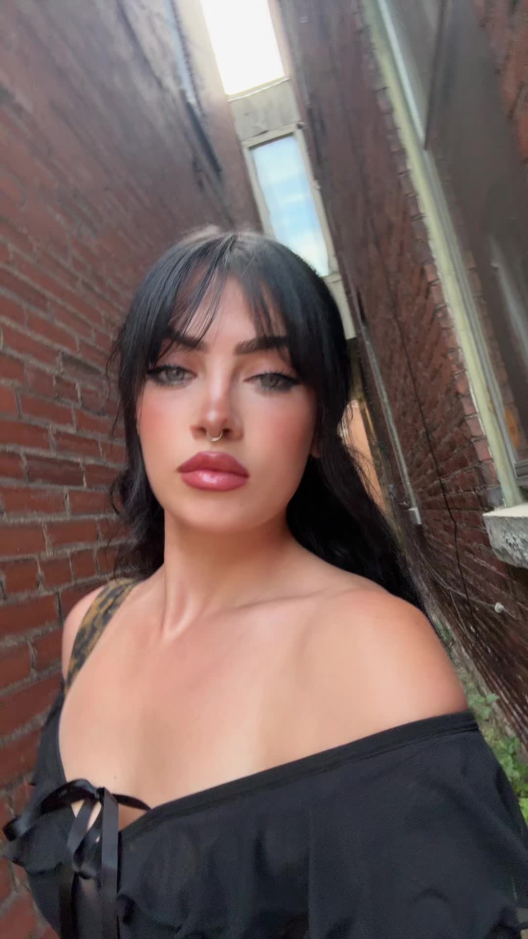 @lilliezworld