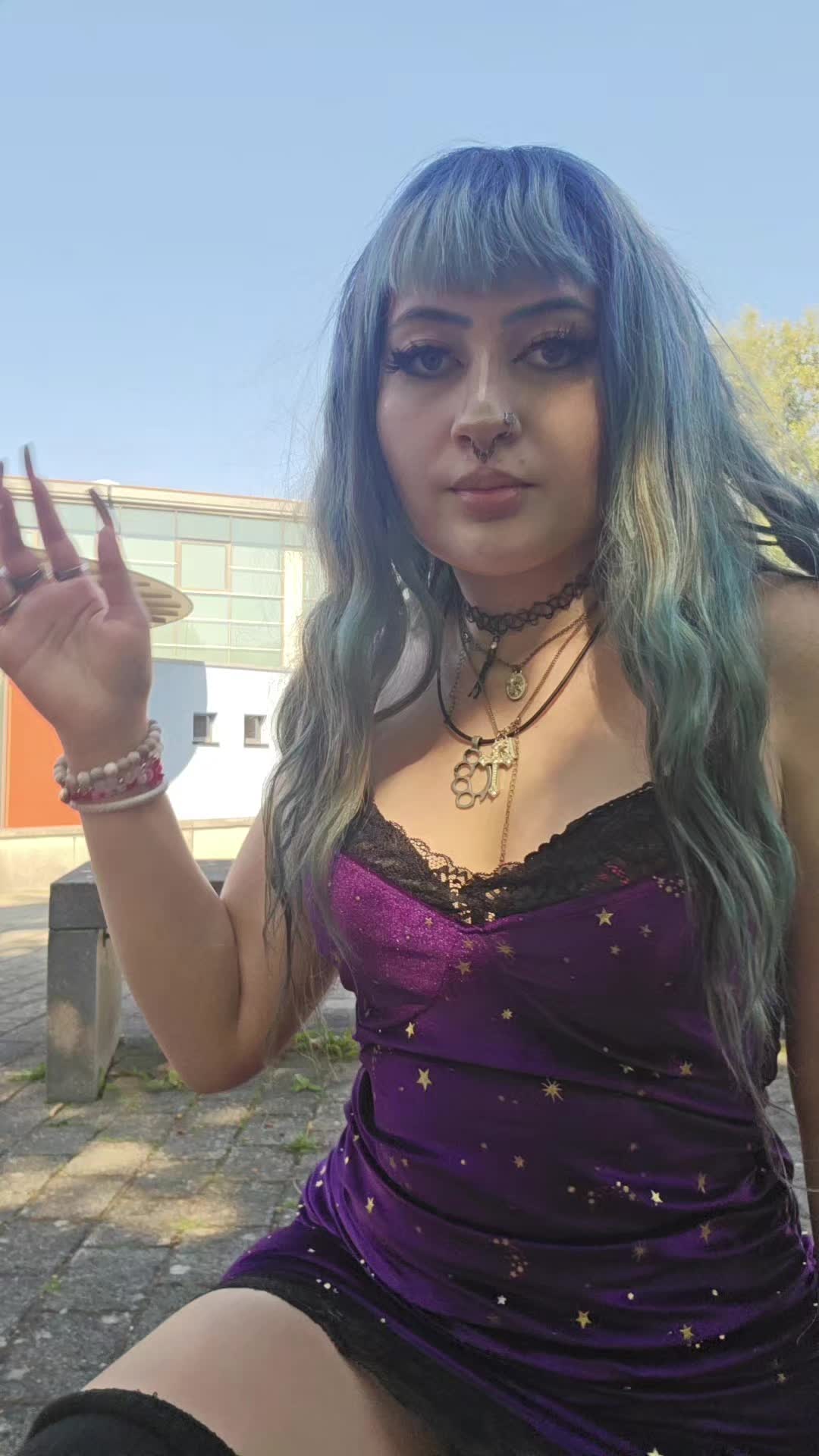@𝑟𝑜𝑠𝑒𝑒 🦇