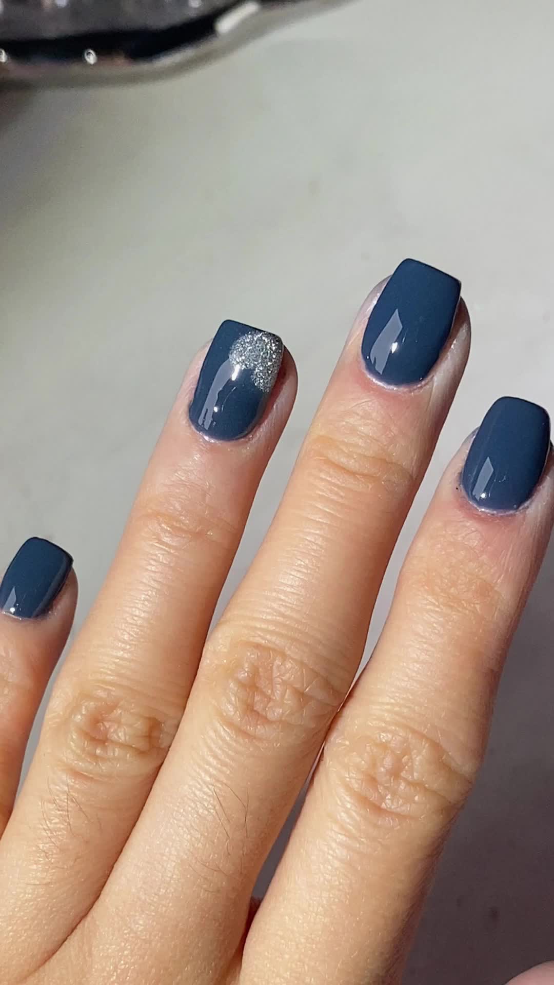 @Sharon_dipnails