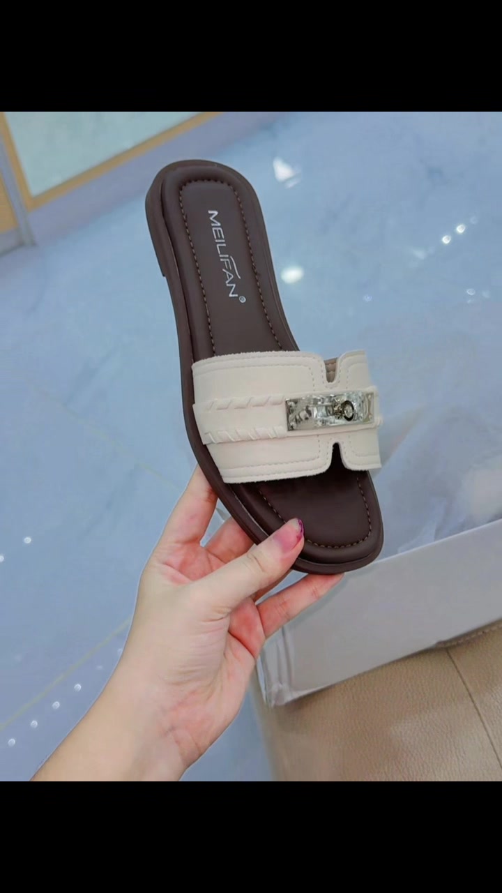 @Cherry Shoe Store