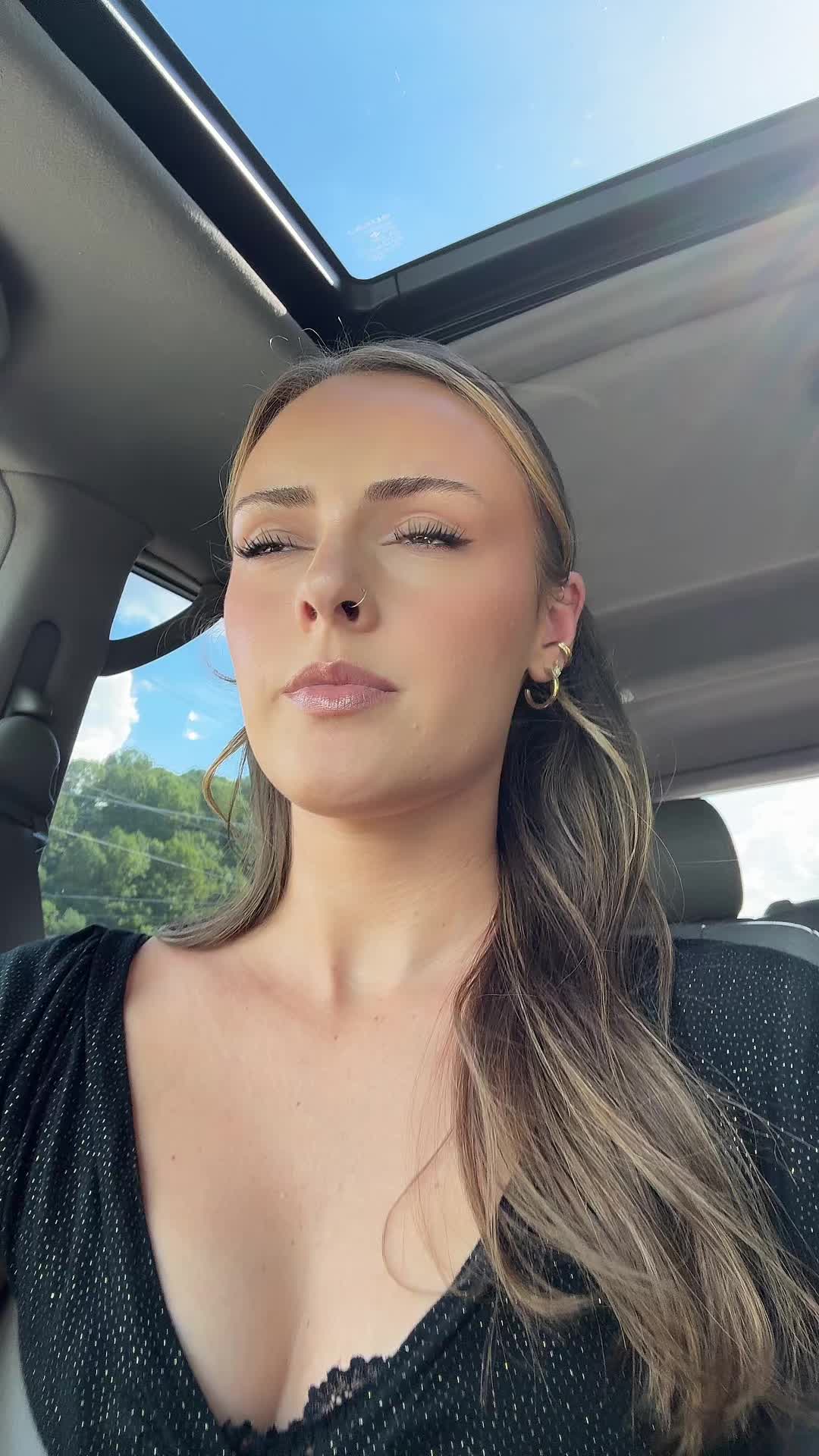 @🧍🏼♀️
