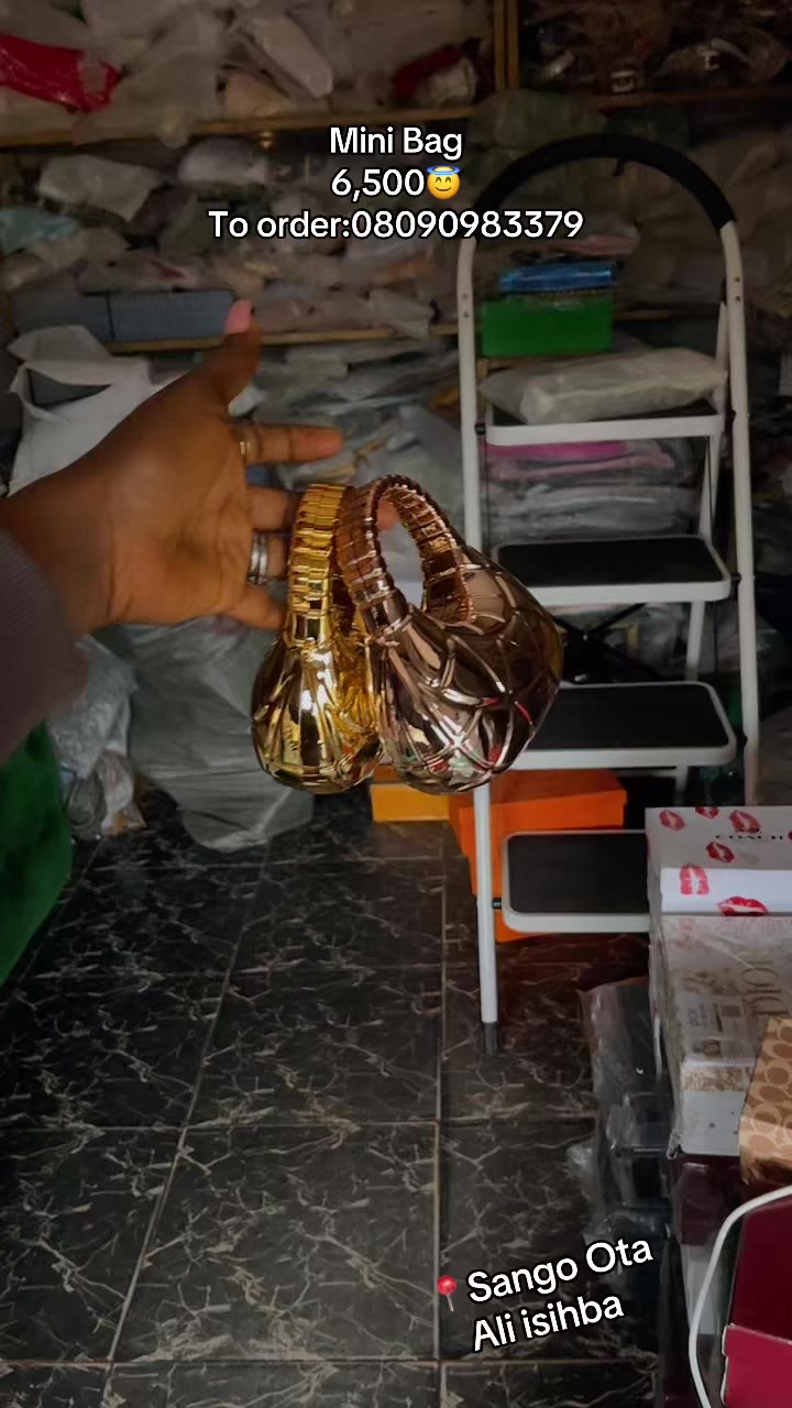 @BAGS/SLIPPERS VENDOR IN SANGO