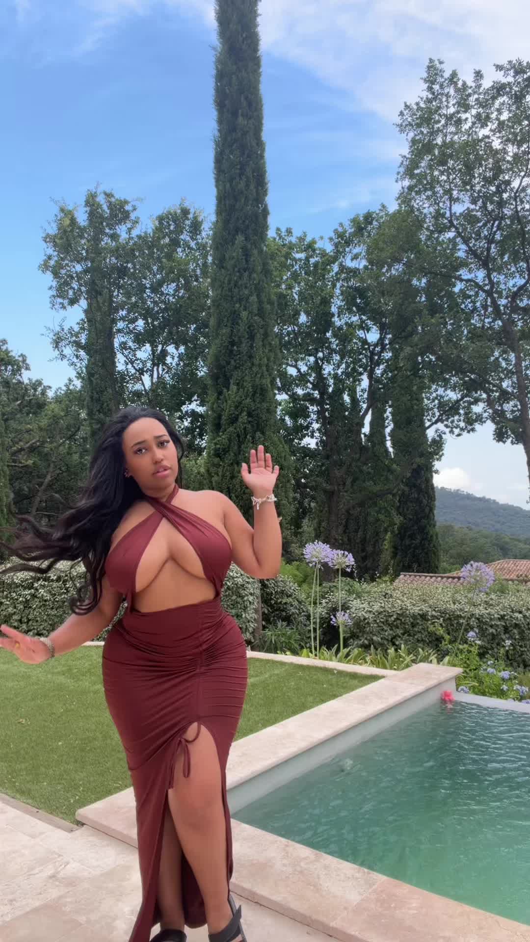 @kirstyteee