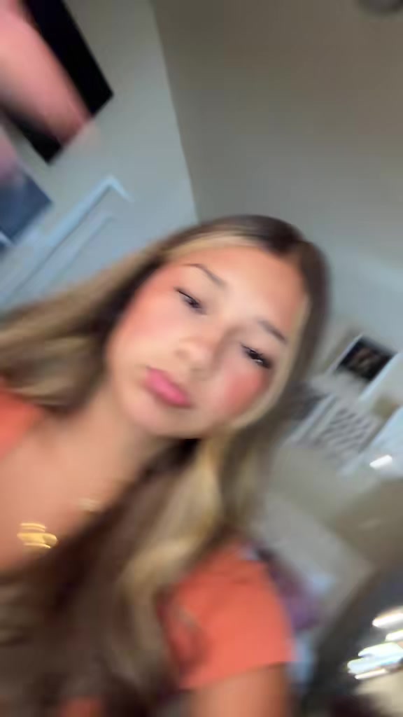@🕶️🌺🍫🌸Mia