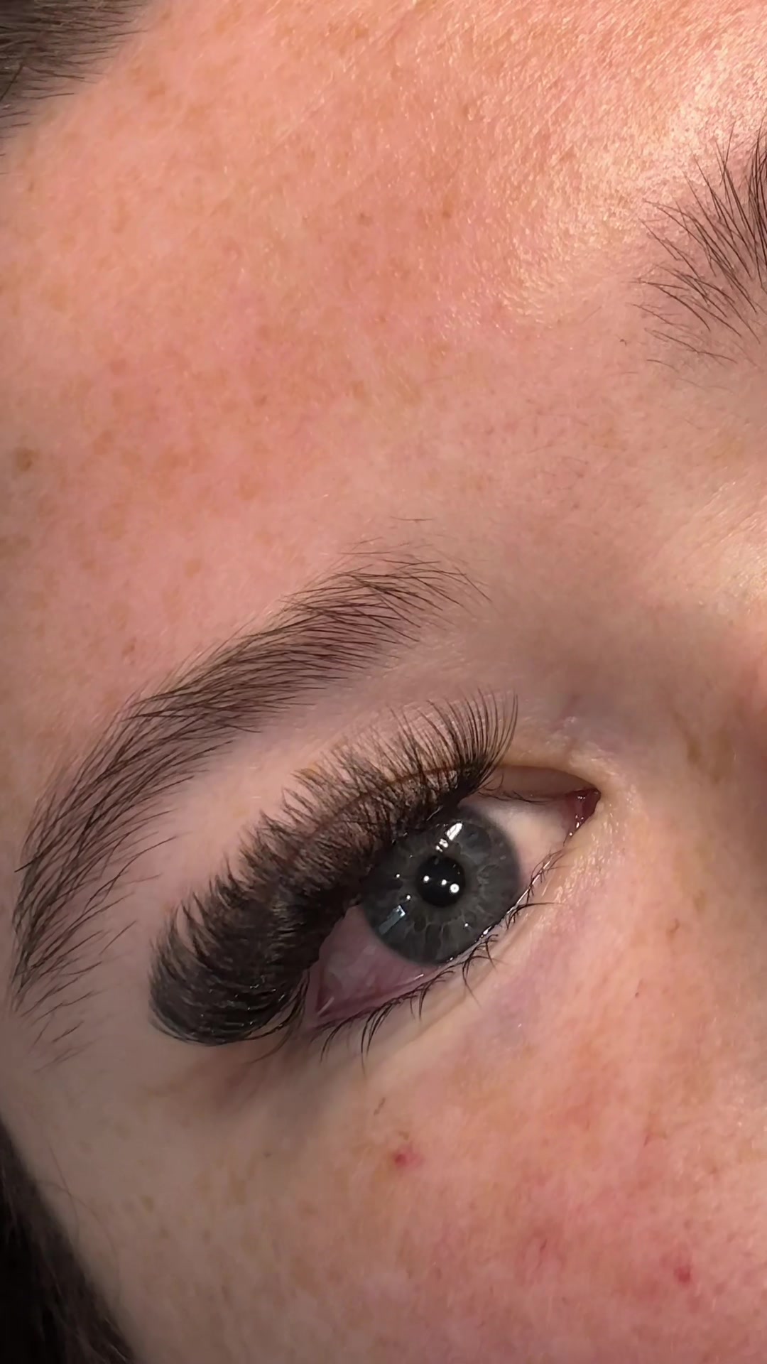 @MILTON LASH + BROW TECH