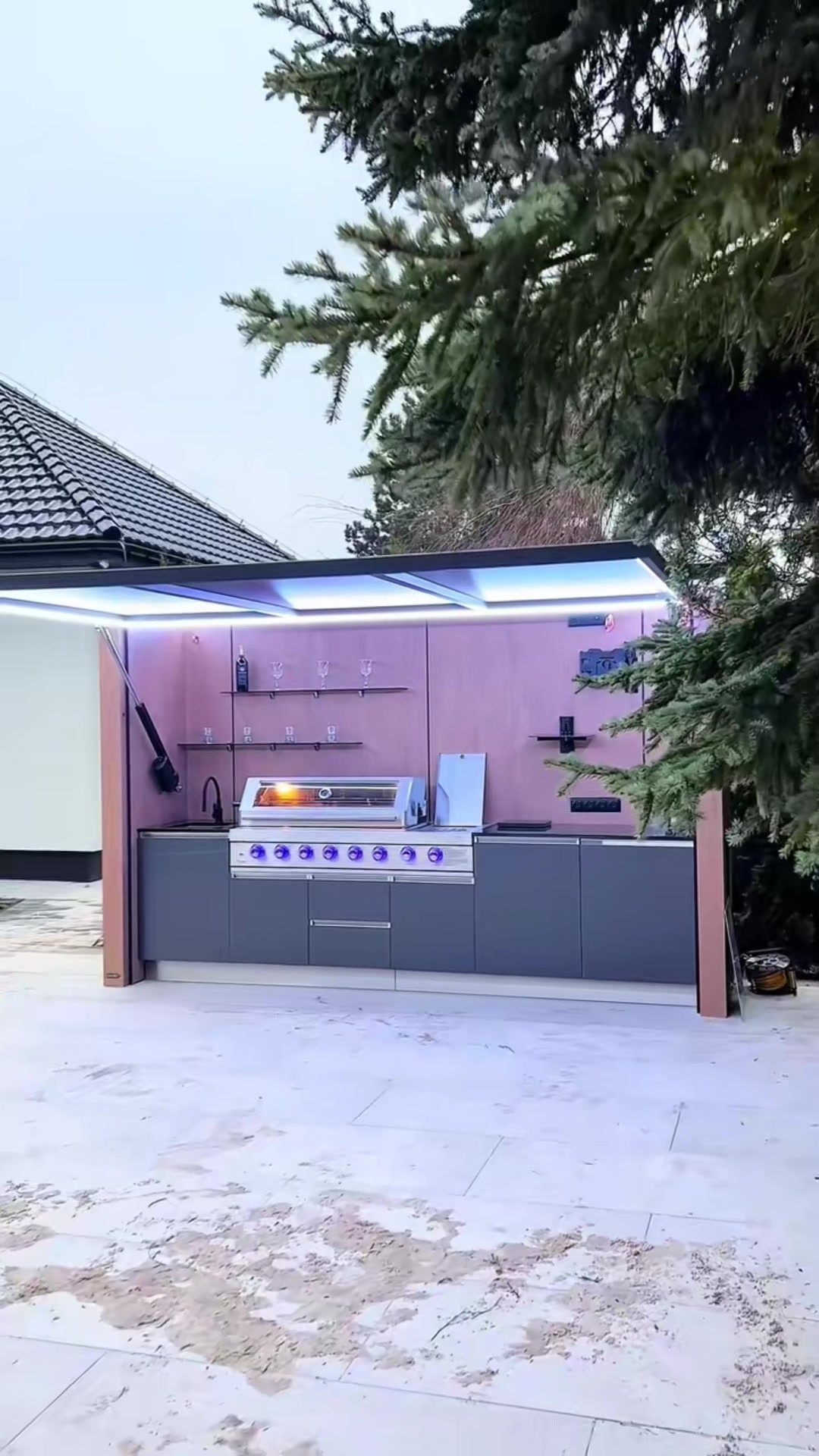 @Grilluxe Outdoor Kitchens
