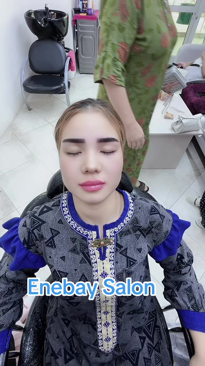 @Eneba&yuml; Salon .