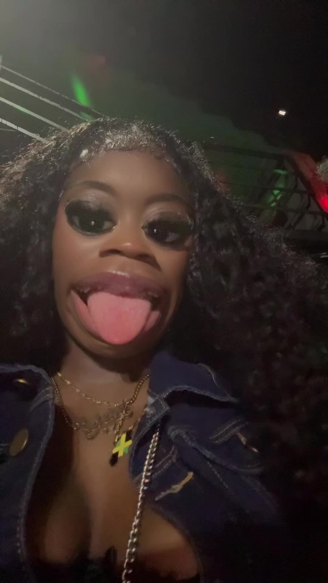 @Selena