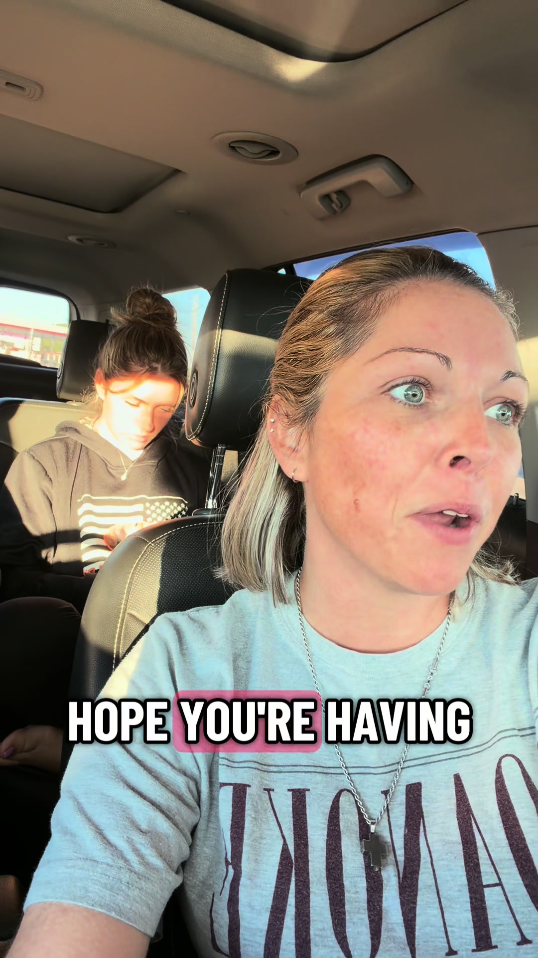 @momica_mama