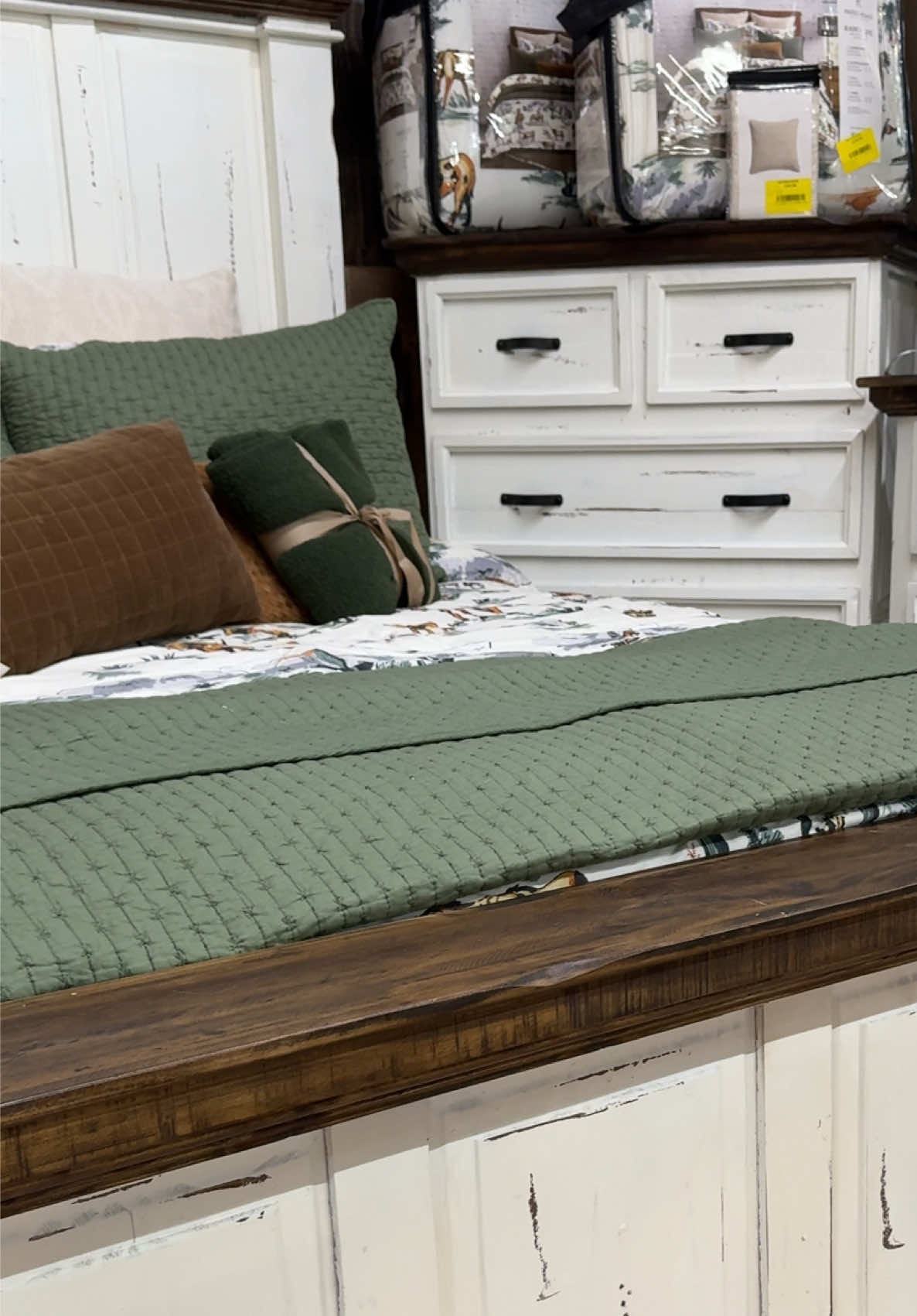@RusticFurnitureDepot