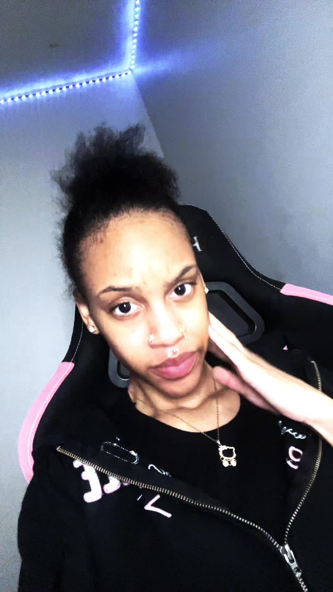 @datgirlchar💰