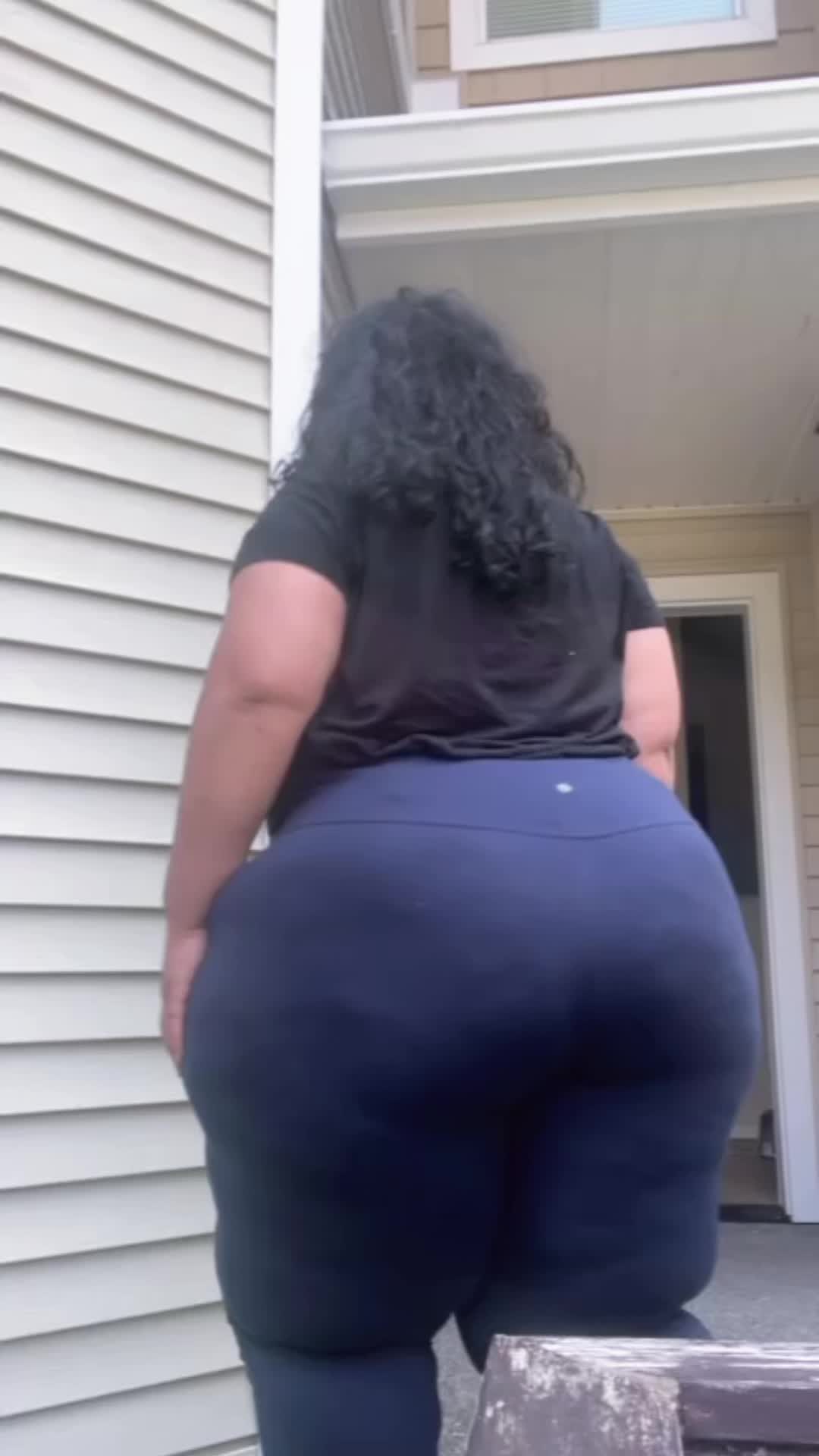 @__colossal_curvez__