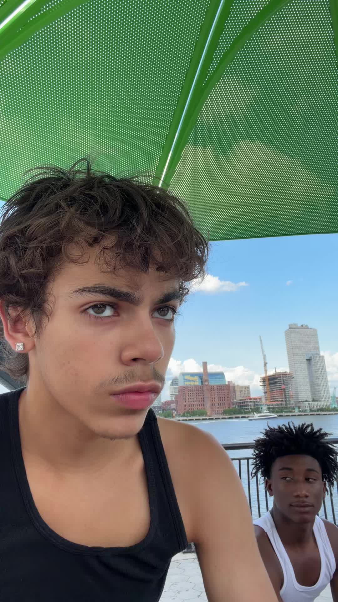 @iseezayy