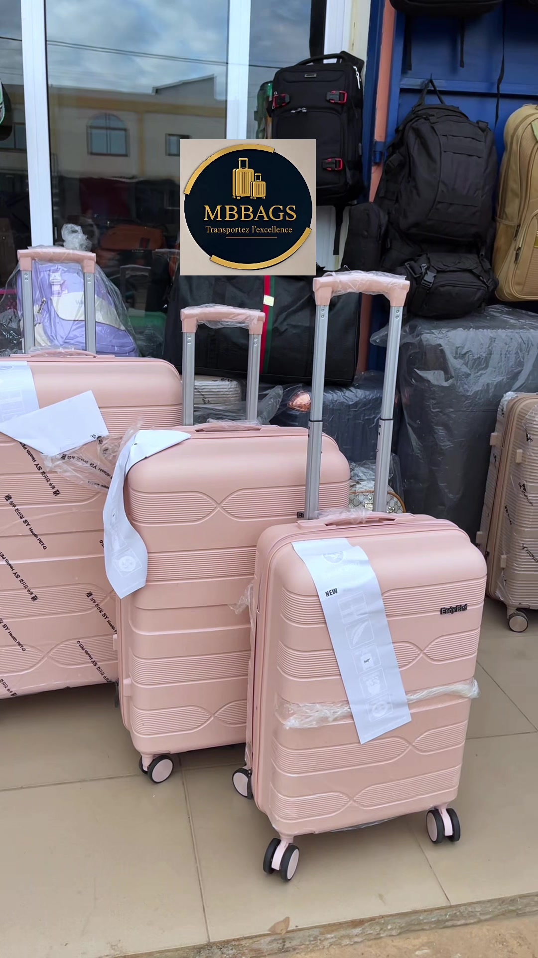 @Vendeur de valises &agrave; lom&eacute;