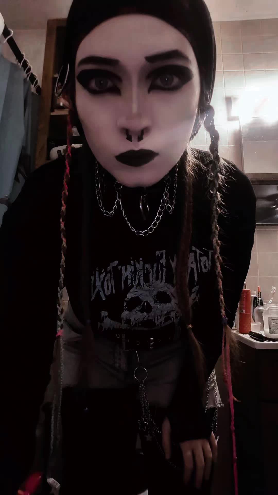 @Love2h8u