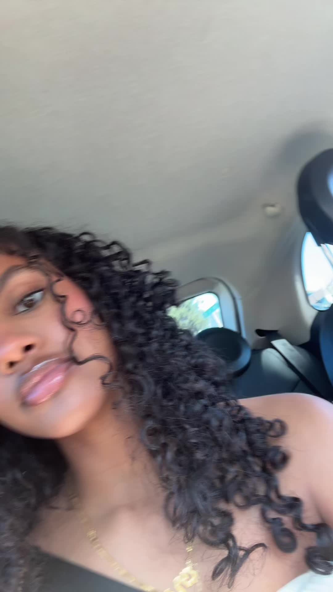 @Elle