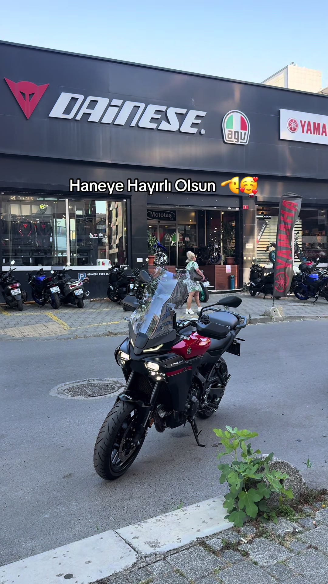 @UYR.89