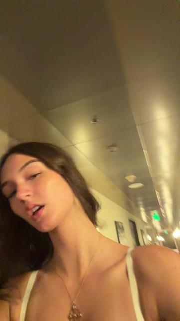 @miakatthebrat
