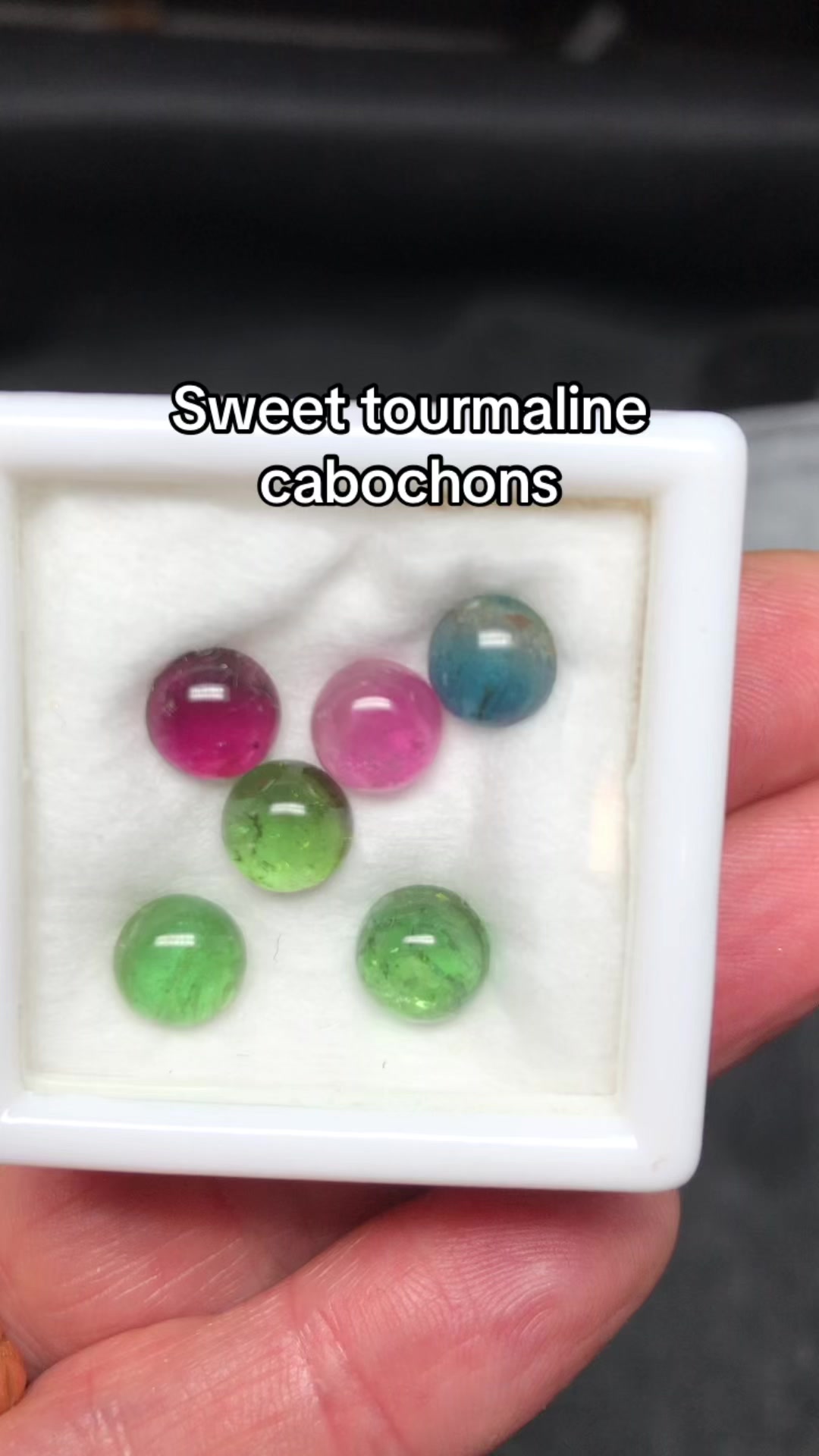 @nikmakcrystals